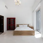 Cayan Tower Dubai Marina - Mint Stay