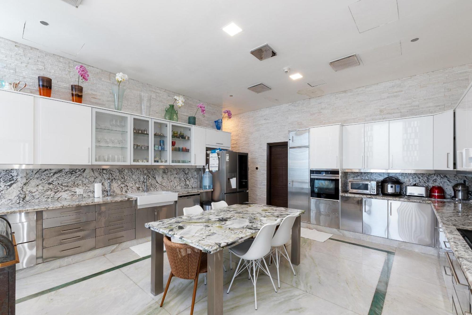 Cayan Tower Marina - Mint Apartment Dubai
