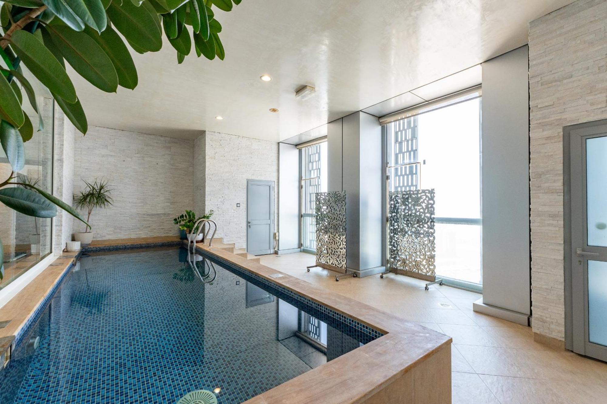 Cayan Tower Marina - Mint Dubai