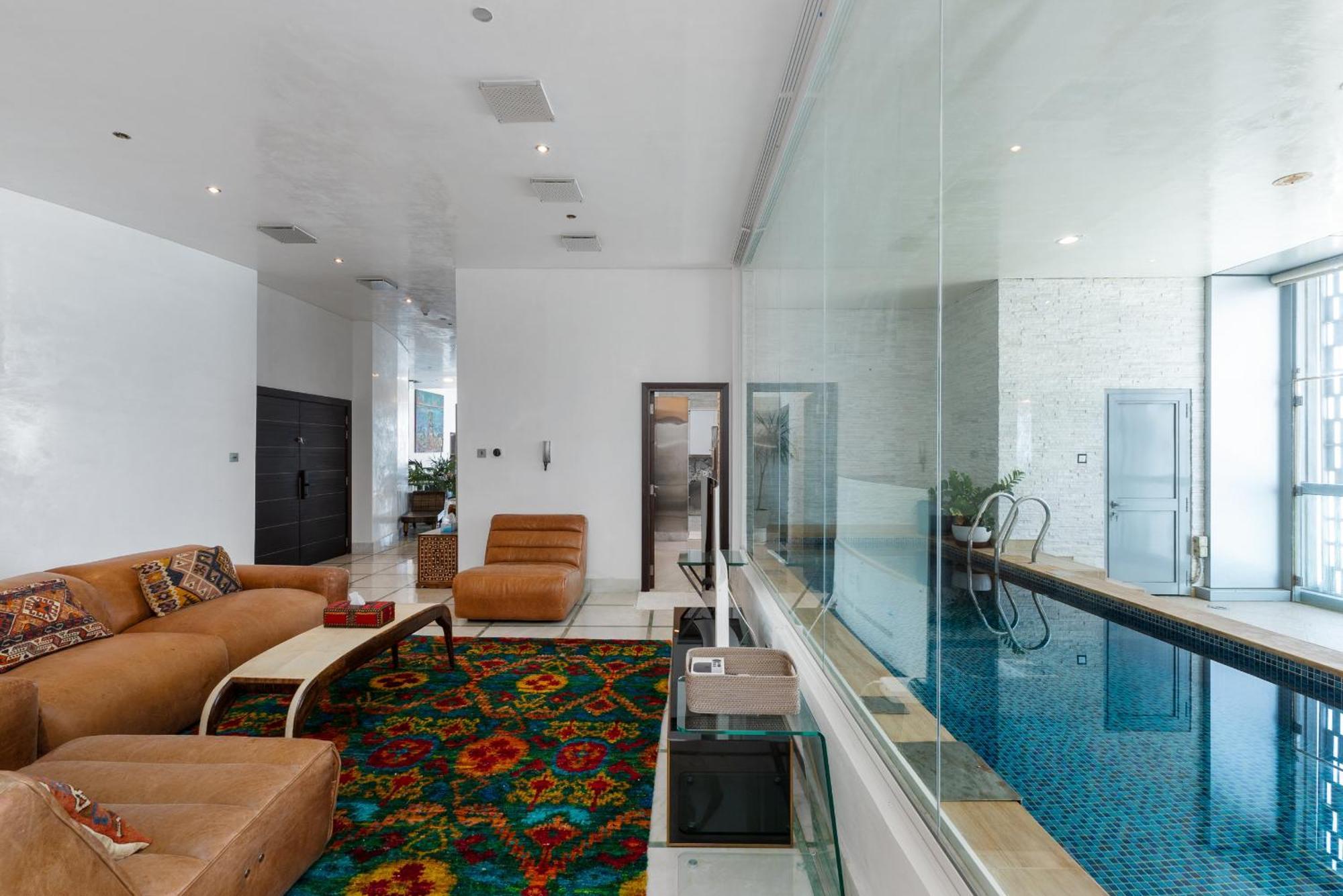 Cayan Tower Marina - Mint