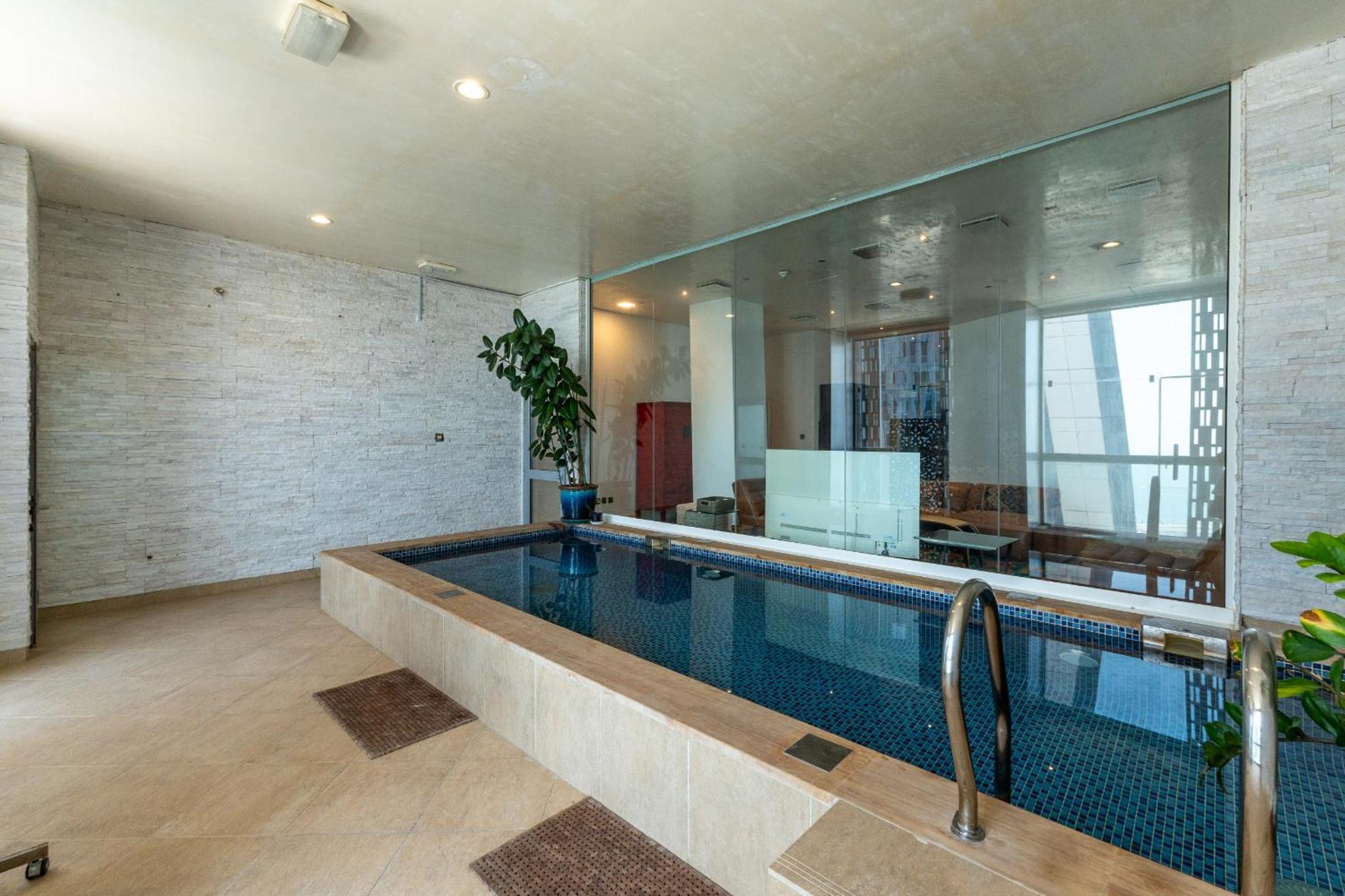 Cayan Tower Marina - Mint Apartment
