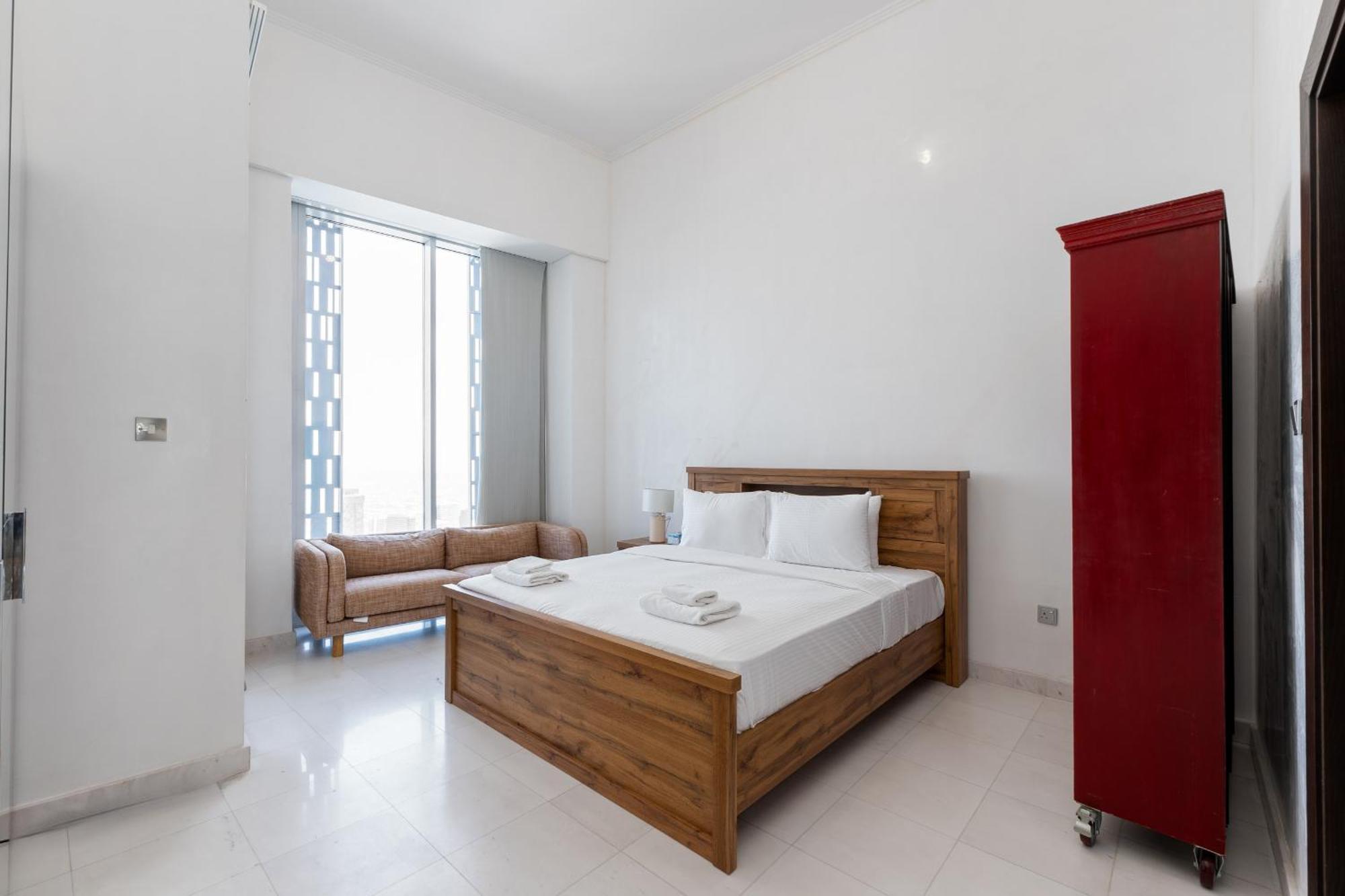 Cayan Tower Marina - Mint Apartment Dubai